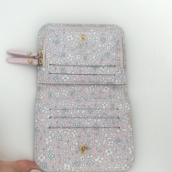 LOUIS VUITTON Monogram Fleuri Insolite PM Wallet Rose - Picture 8 of 12